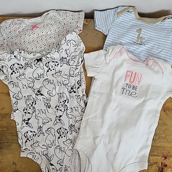 (4) Bodysuits 6m - Picture 1 of 8